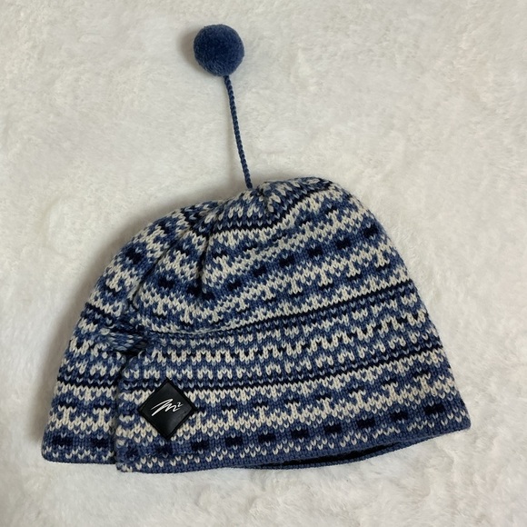 Nordic Style Blue and White Knit Beanie - Picture 5 of 7